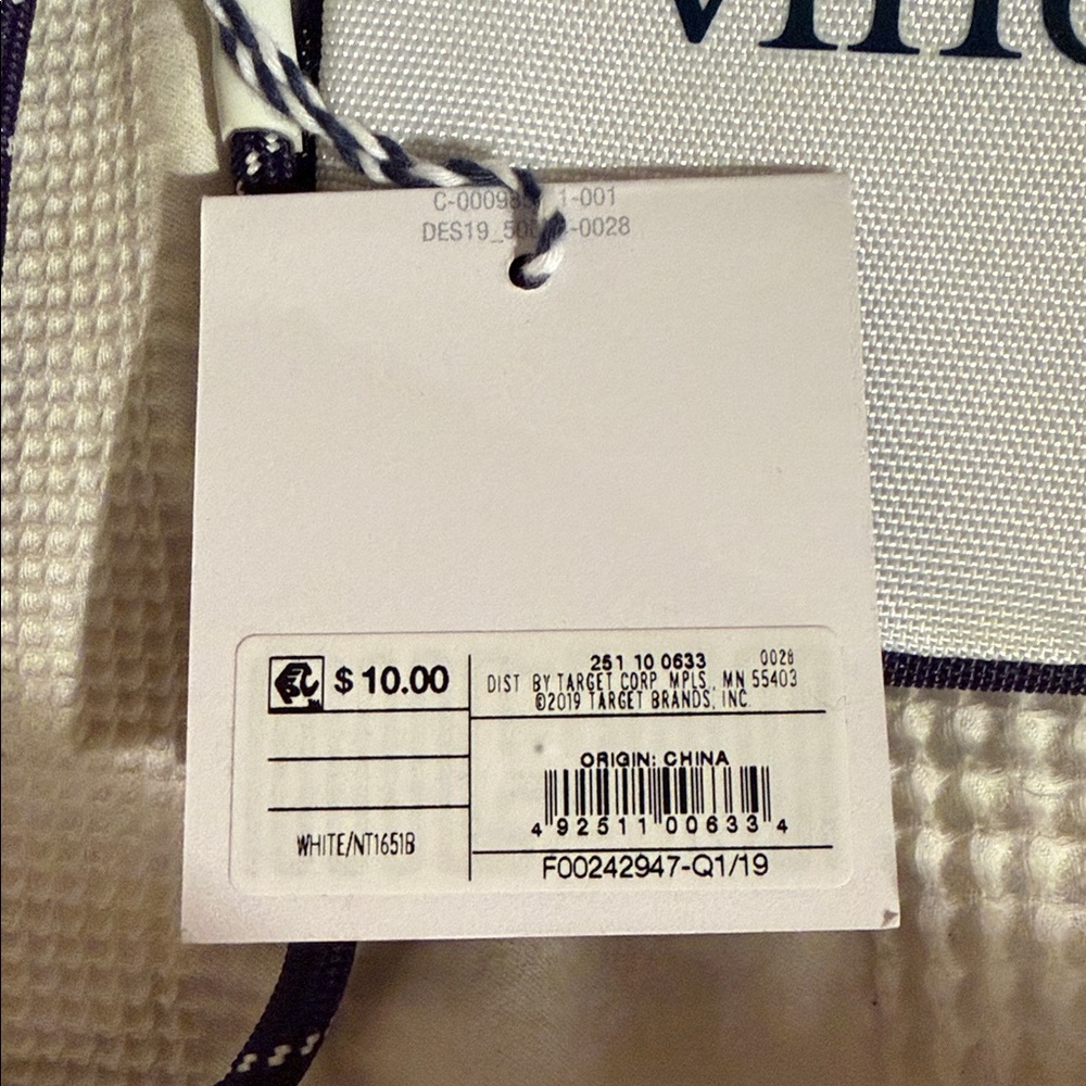 Vineyard Vines and Target white Wristlet with Navy Accents - Picture 2 of 5